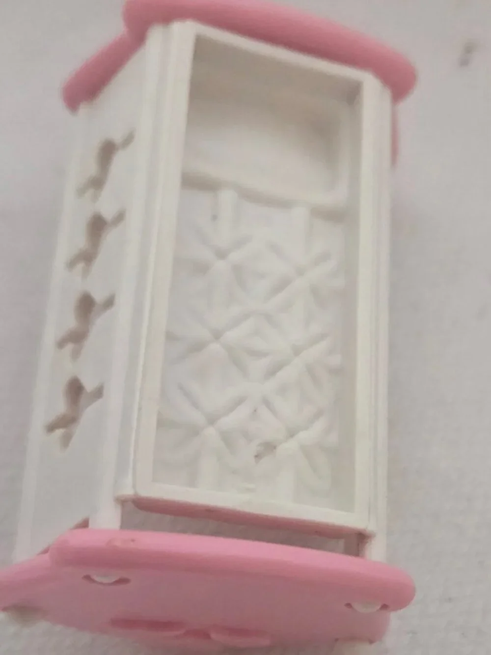 1993 VTG FISHER PRICE DREAM DOLLHOUSE PINK BABY CRADLE CRIB HEARTS LOVING FAMILY